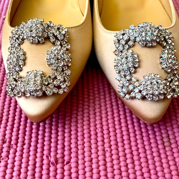 Manolol Blahnik Hangisi Flats - Picture 2 of 4